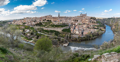 Fototapeta na wymiar View of the rooftops of Toledo from one of its tourist lookouts
