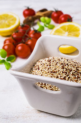 Dry mixture of quinoa grains