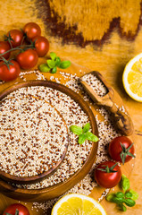 Dry mixture of quinoa grains