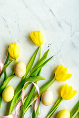 Obraz premium Easter concept eggs with tulip top view mock up