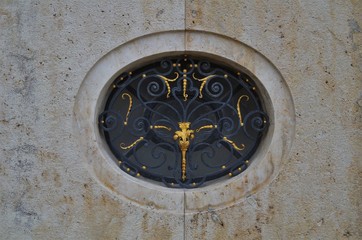 beautiful golden and black ornament in marble in wallpaper format