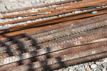 Rippenstorstahl vor der Verwendung auf der Baustelle