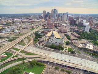 Obraz premium Minneapolis, Minnesota Skyline seen from above by Drone in Spring