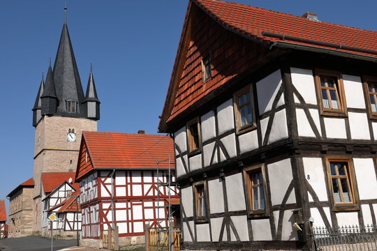 Die Dorfkirche von Netra in Nordhessen
