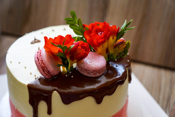 Sponge cake with flowers and biscuits