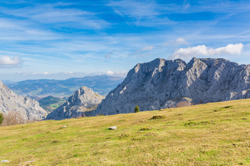 Fototapeta na wymiar Typical panorama of the Basque mountains