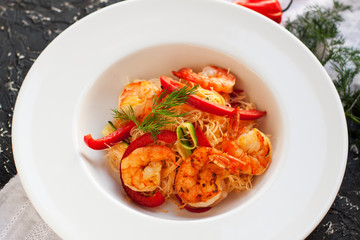 Garlic shrimp noodle with bell pepper