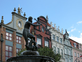 Fototapeta na wymiar Gdansk, Altbauten mit Neptunbrunnen