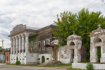 Fototapeta na wymiar Old ruined merchant's estate in Kasimov, Ryazan region, Russia