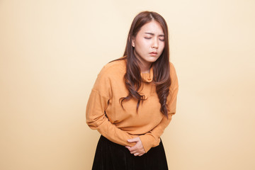 Obraz premium Young Asian woman got stomachache.
