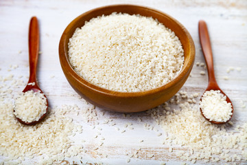 Raw steamed rice and two spoons