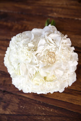 vertical bouquet and golden rings