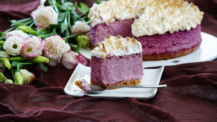 cheese cake with black currant