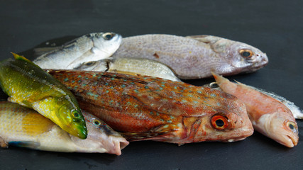 sea fish raw  

