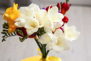 Obraz na płótnie Canvas Beautiful freesia bouquet on blurred background