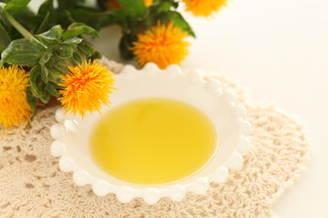 Sufflower and oil for food ingredient image