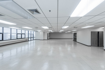 Fototapeta premium Empty bright office without furniture