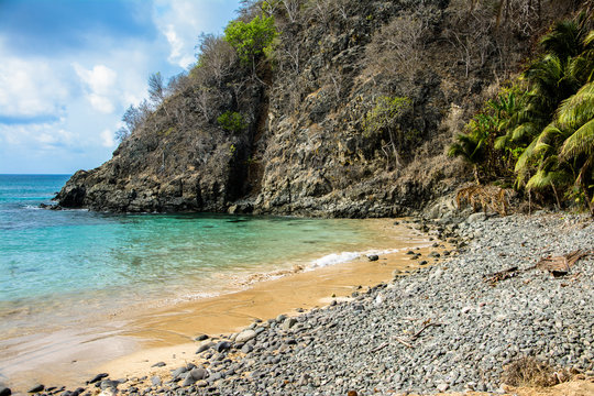 Foto da praia do Cachorro em Fernando de Noronha