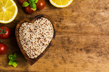 Dry mixture of quinoa grains