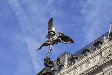 Obraz premium Shaftesbury Memorial Fountain, statue of a mythological figure Anteros, Piccadilly Circus, London, United Kingdom