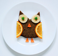 stock-photo-food-art-funny-breakfast-or-lunch-for-children-bird-owl-from-fruit-on-white-plate