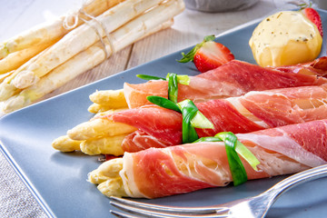asparagus ham rolls with strawberries and hollandaise