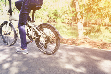 Naklejka premium woman cyclist riding bicycles in park
