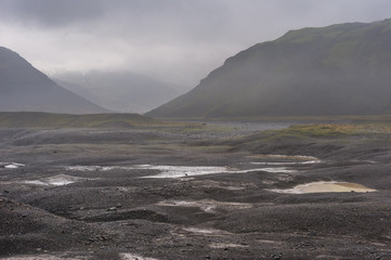 Islanda, la terra dei vichinghi. Paesaggio con colline e palude