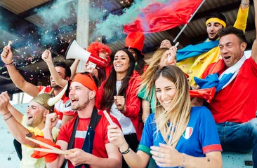 Foto op Canvas Voetbalfans die hun team steunen in de arena voor het wereldkampioenschap, © oneinchpunch