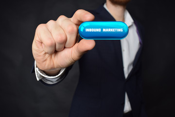A businessman shows an inscription:INBOUND MARKETING