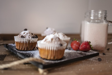 chocolate muffin strawberry milkshake