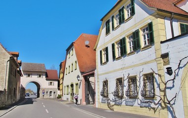 Fototapeta na wymiar Eibelstadt, Hauptstraße mit Würzburger Tor