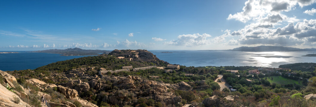 Hike to Capo d 'Orso in Sardinia, overlooking the island of Isola Caprera