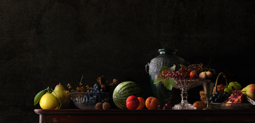 たくさんの果物のある静物