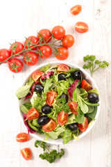 tomato and lettuce salad