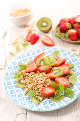 granola with strawberry