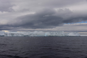 Naklejka premium Tabular iceberg in Antarctica
