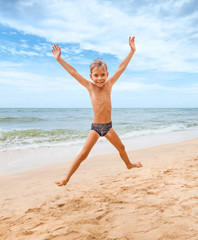 Fototapeta na wymiar jumping boy on the beach