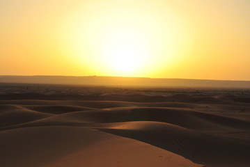 Obraz na płótnie Canvas Dunas en el desieto del Sahara, al atardecer.