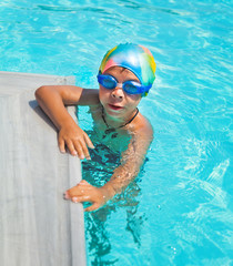 Fototapeta na wymiar boy in a swimming pool