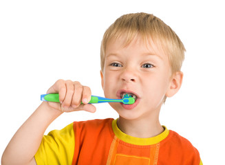 boy cleans a teeth