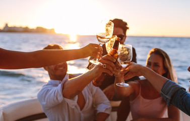 Sunset boat party with drinks - obrazy, fototapety, plakaty