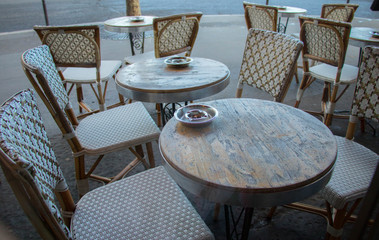 restaurant wating for the guests