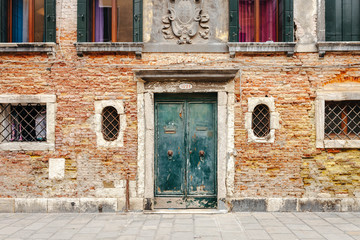 Fototapeta na wymiar Building in Venice, Italy
