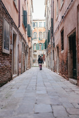 Fototapeta na wymiar backstreet in Venice, Italy