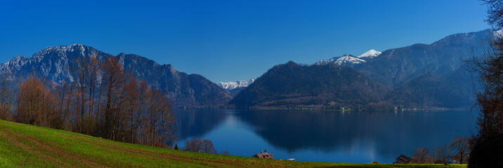 Obraz premium Attersee Panorama im Frühling