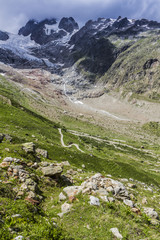 Fototapeta na wymiar path in val veny near the glacier
