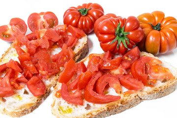 Bread oil and tomato. Appetizing very fresh food typical of the Mediterranean diet, seasoned with the addition of salt and pepper.