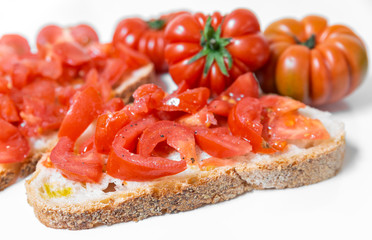 Bread oil and tomato. Appetizing very fresh food typical of the Mediterranean diet, seasoned with the addition of salt and pepper.