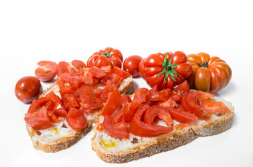 Bread oil and tomato. Appetizing very fresh food typical of the Mediterranean diet, seasoned with the addition of salt and pepper.